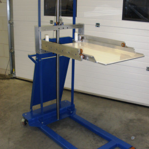 Tool handling unit