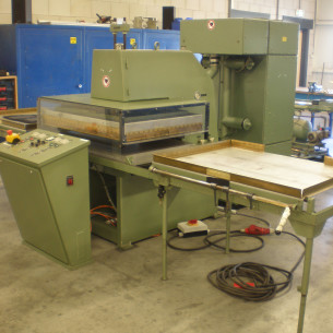 Machine à souder HF avec 2 tables coulissantes 10kW-20kN.